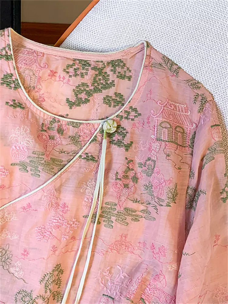 Blusa ligera de algodón y lino bordada con paisaje artístico y patchwork de organza en estilo chino moderno.
