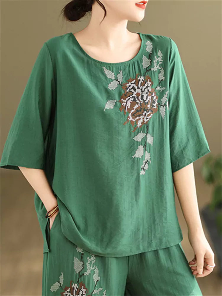 Vintage-Zweiteiler aus besticktem Baumwoll-Leinen-Mix für Damen: Lockere Bluse und weite Hose.