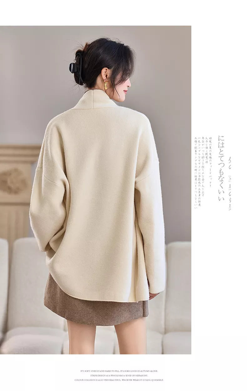 Elegante cárdigan largo de punto marrón para mujer