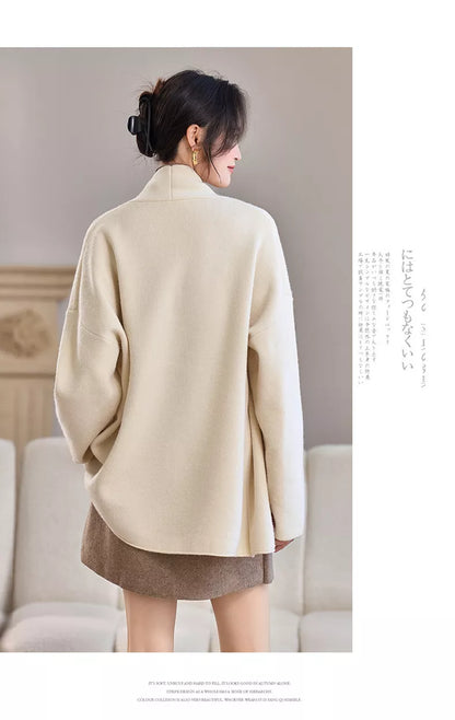 Elegante cárdigan largo de punto marrón para mujer