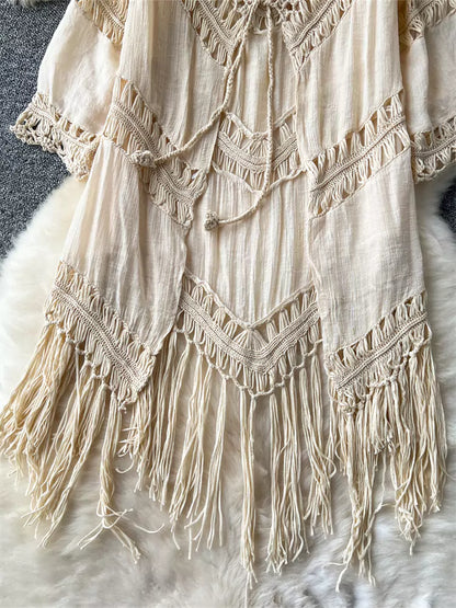 Strandurlaub Boho Häkelkleid mit V-Ausschnitt, Quasten und Lochmuster
