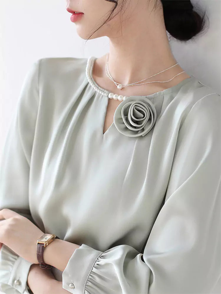 Französische Vintage-Bluse aus rosafarbenem Satin mit Perlenverzierungen