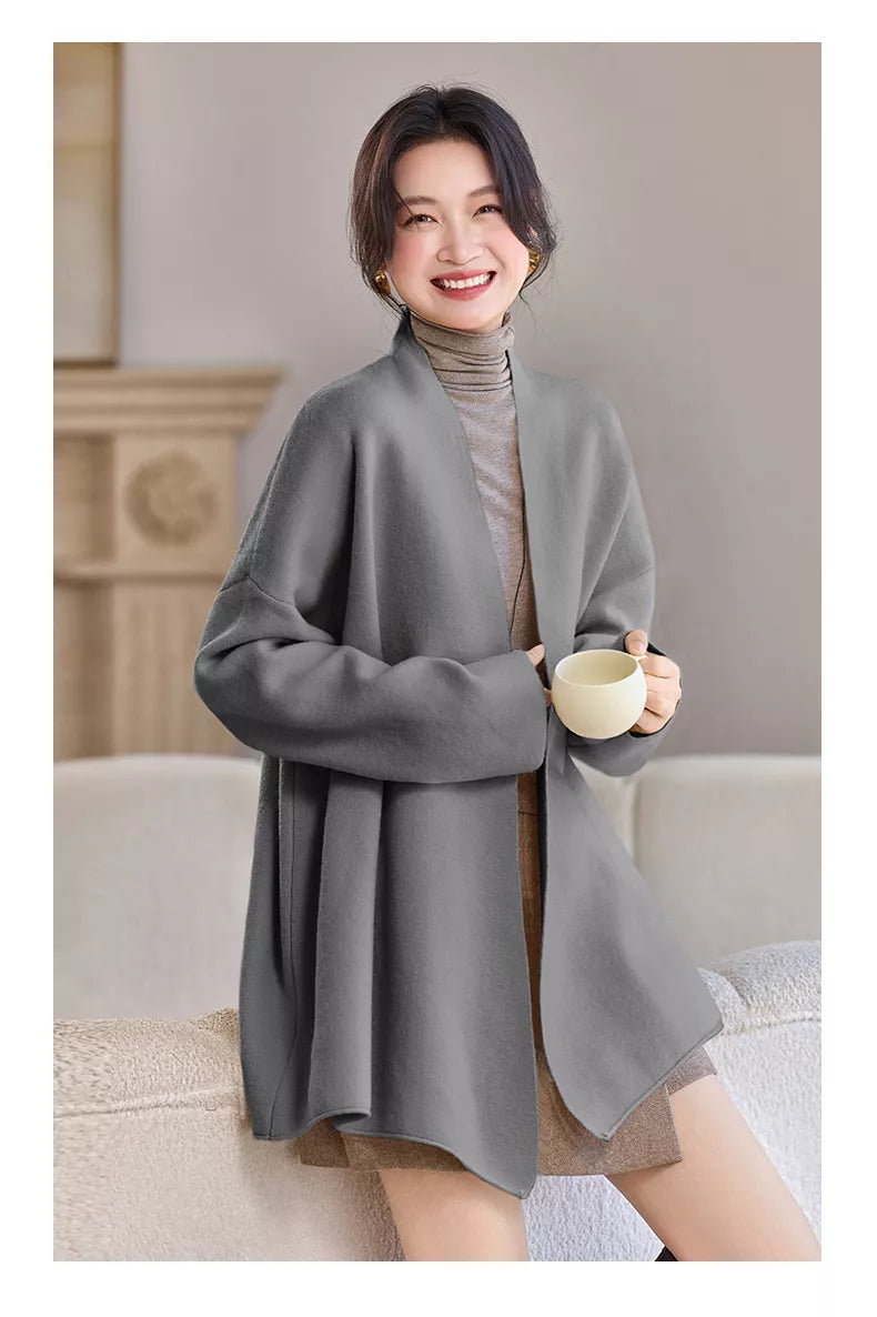 Elegante cárdigan largo de punto marrón para mujer