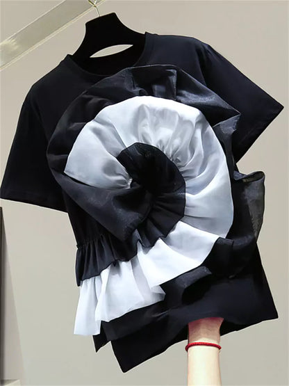 Relaxed Fit T-Shirt mit 3D-Blumenstickerei und Farbblockdesign