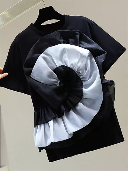 Relaxed Fit T-Shirt mit 3D-Blumenstickerei und Farbblockdesign