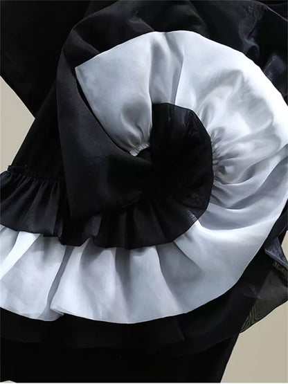 Relaxed Fit T-Shirt mit 3D-Blumenstickerei und Farbblockdesign