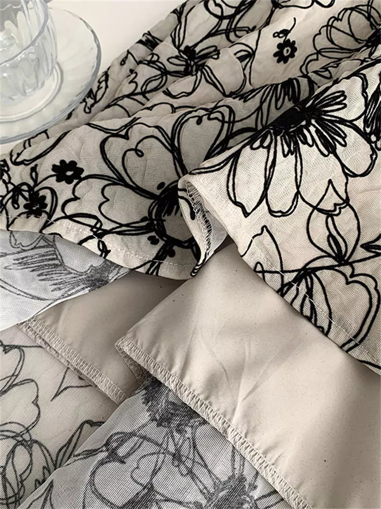 Handgefertigter Vintage-Midirock im französischen Stil mit hohem Bund und beflocktem A-Linien-Finish.