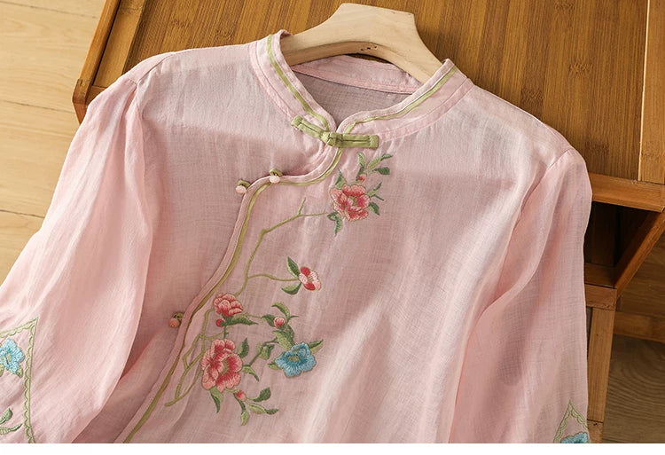 Embroidered Floral Tunic Top in Ramie-Texture Fabric