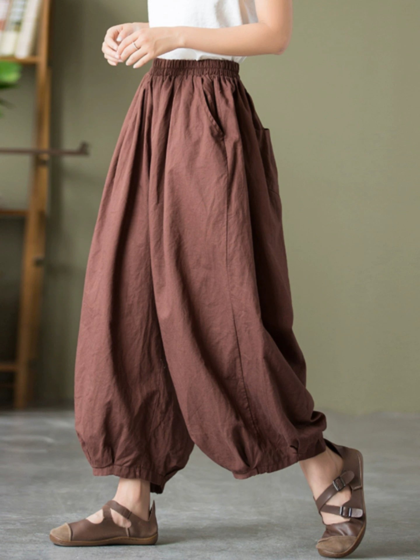 Balloon-Leg Cropped Pants with Linen-Look Texture