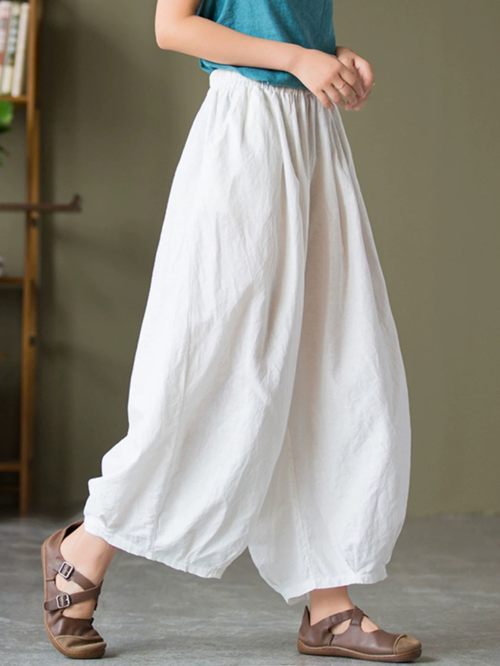 Balloon-Leg Cropped Pants with Linen-Look Texture