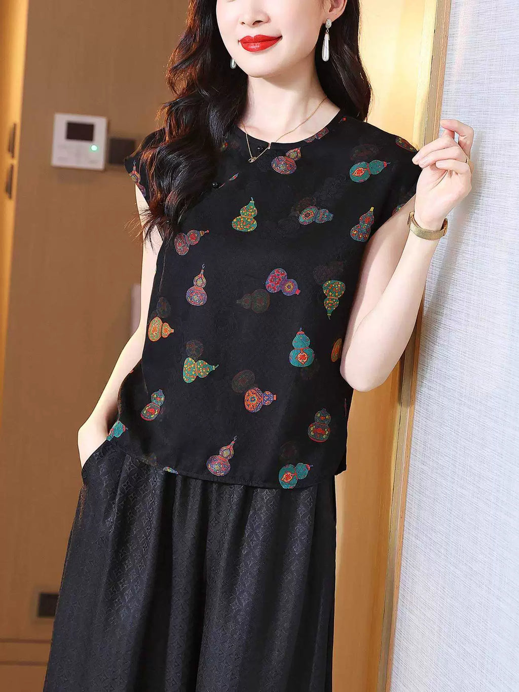 Gourd-Print Silky-Feel Top with Elbow Sleeves