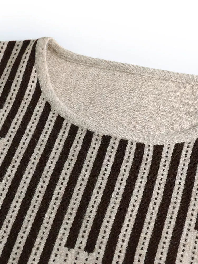 Geometric Jacquard Half Sleeve Knit Top in Polyester