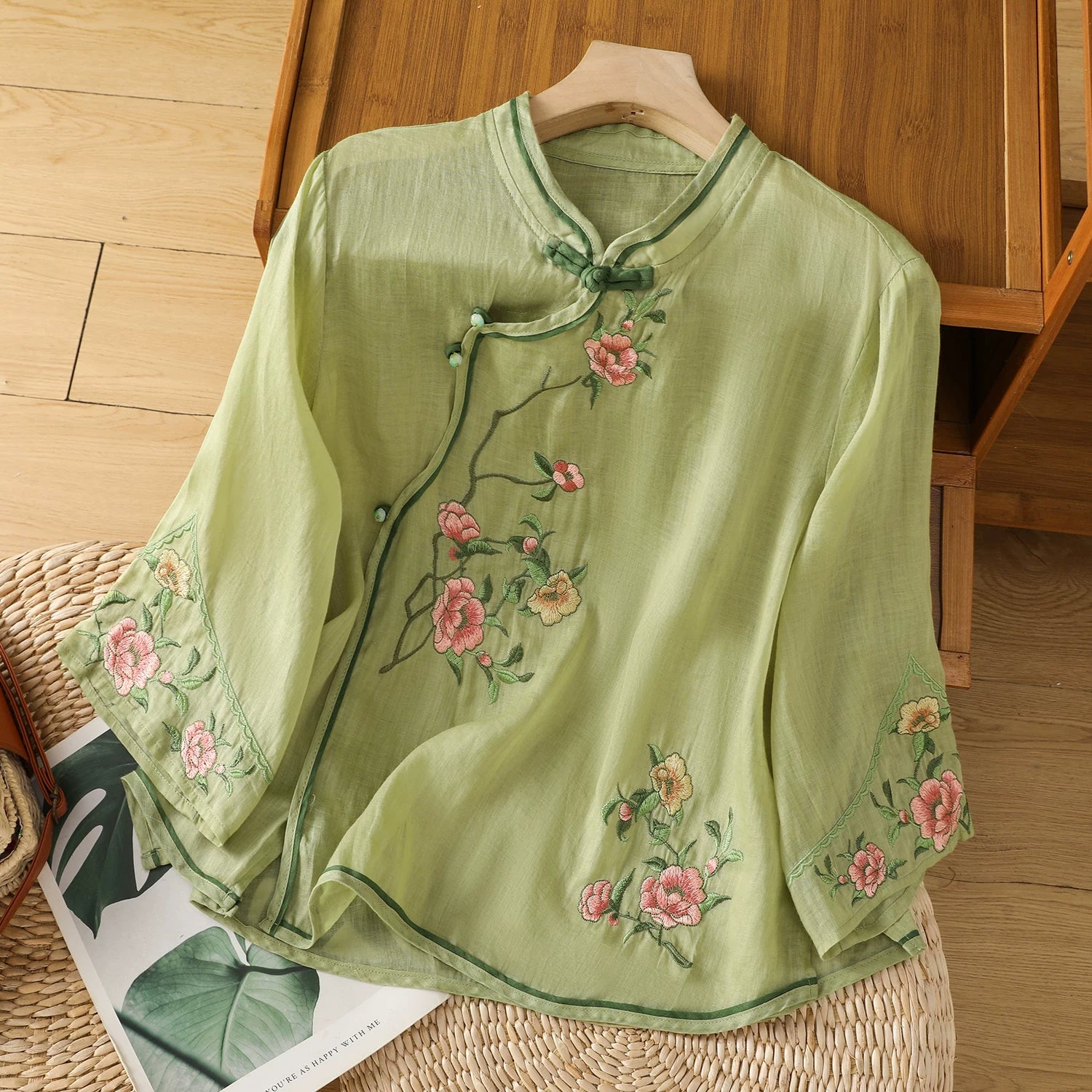 Embroidered Floral Tunic Top in Ramie-Texture Fabric