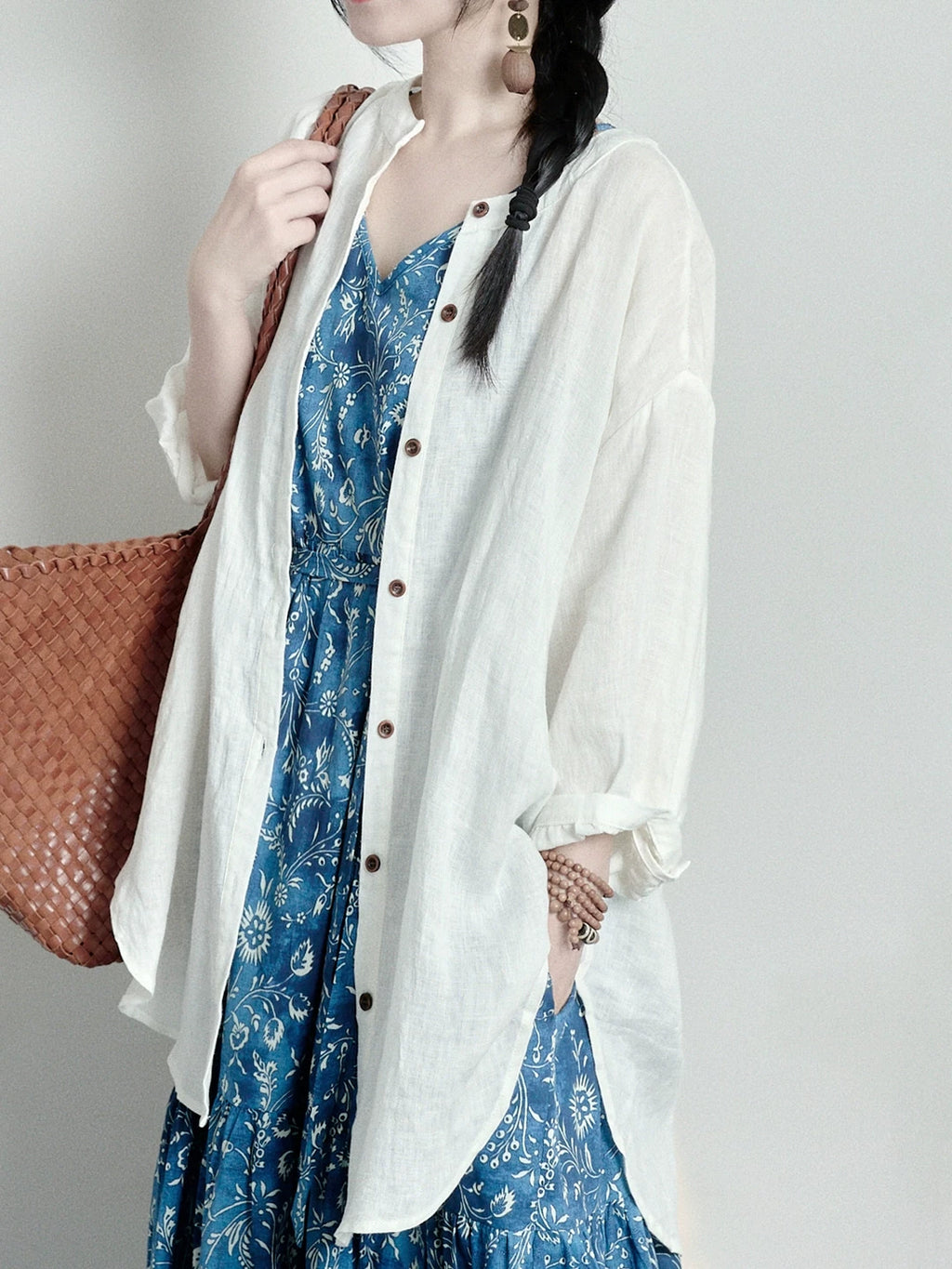 New Chinese Style Zen White Linen Shirt for Women, Early Autumn Edition, Artistic and Elegant Loose-Fit Mid-Length Cotton-Linen Long Sleeve Top
