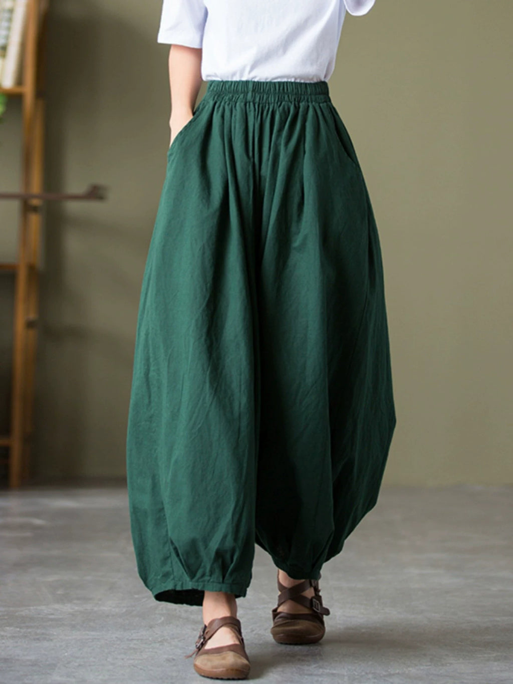 Balloon-Leg Cropped Pants with Linen-Look Texture