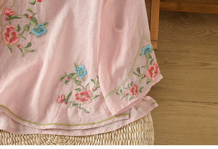 Embroidered Floral Tunic Top in Ramie-Texture Fabric