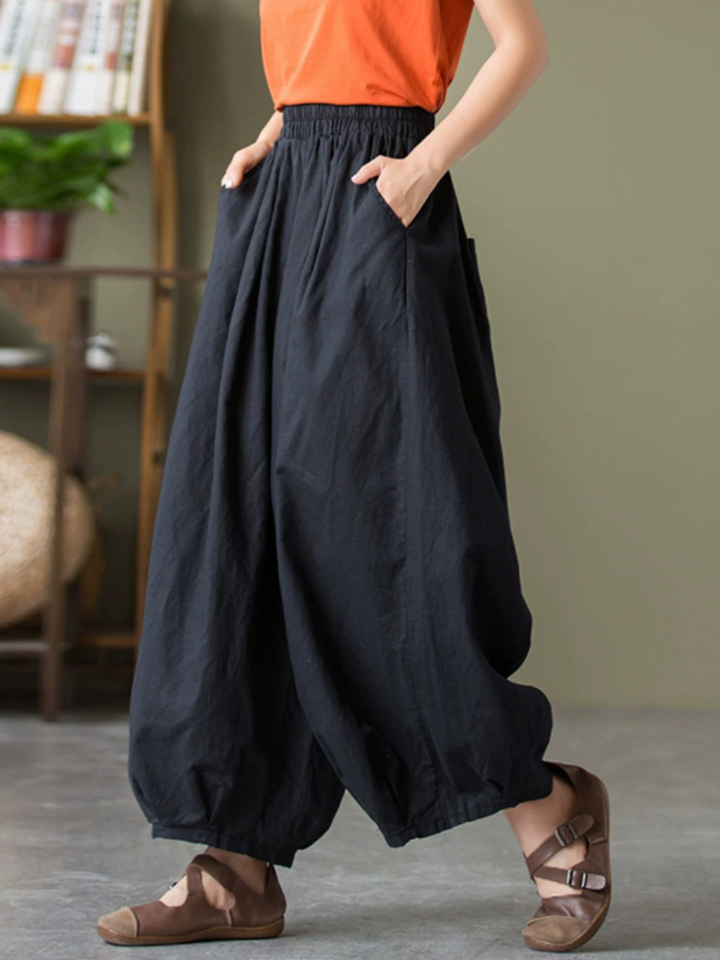 Balloon-Leg Cropped Pants with Linen-Look Texture