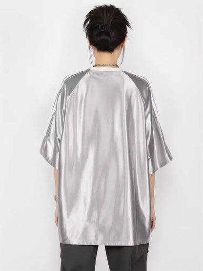 Amerikanisches Retro-T-Shirt mit schimmernden Streifen und Raglanärmeln