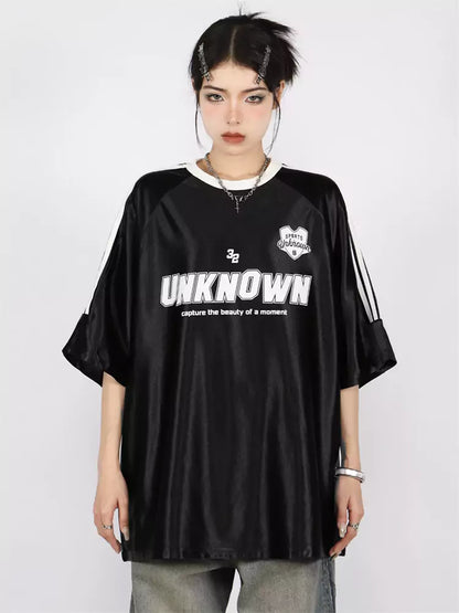 Amerikanisches Retro-T-Shirt mit schimmernden Streifen und Raglanärmeln