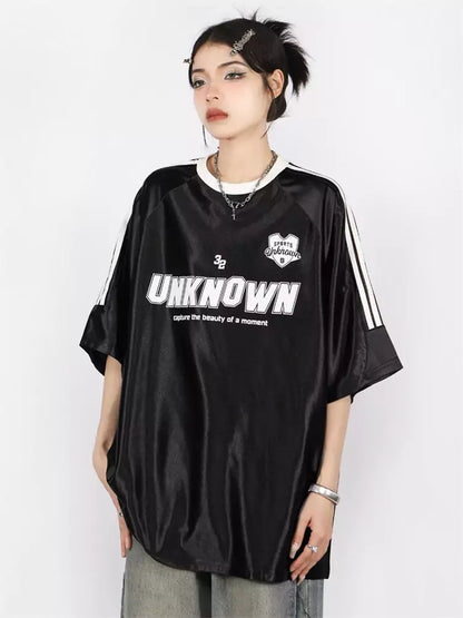 Amerikanisches Retro-T-Shirt mit schimmernden Streifen und Raglanärmeln