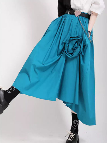 Asymmetrischer, mehrlagiger, plissierter Midirock mit 3D-Rosenapplikation