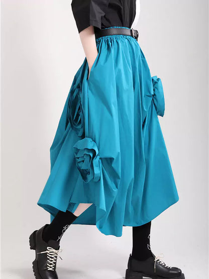 Asymmetrischer, mehrlagiger, plissierter Midirock mit 3D-Rosenapplikation