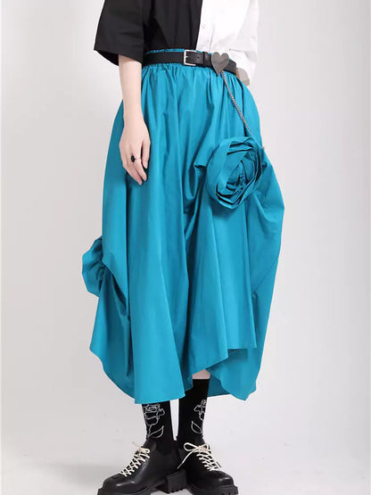 Asymmetrischer, mehrlagiger, plissierter Midirock mit 3D-Rosenapplikation