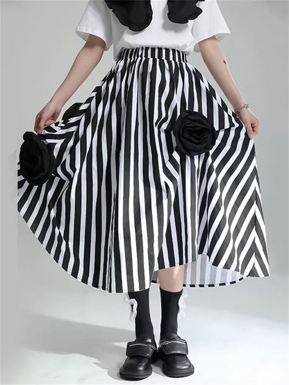 Asymmetrischer, mehrlagiger, plissierter Midirock mit 3D-Rosenapplikation