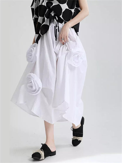 Asymmetrischer, mehrlagiger, plissierter Midirock mit 3D-Rosenapplikation