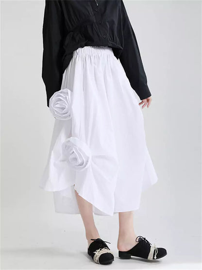 Asymmetrischer, mehrlagiger, plissierter Midirock mit 3D-Rosenapplikation