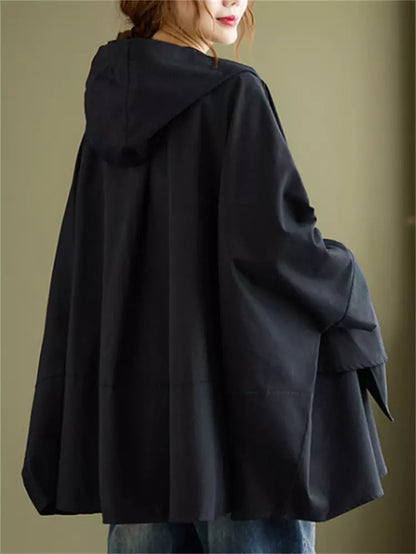 Schicker, lockerer Kapuzenmantel mit Knopfleiste und großer Tasche