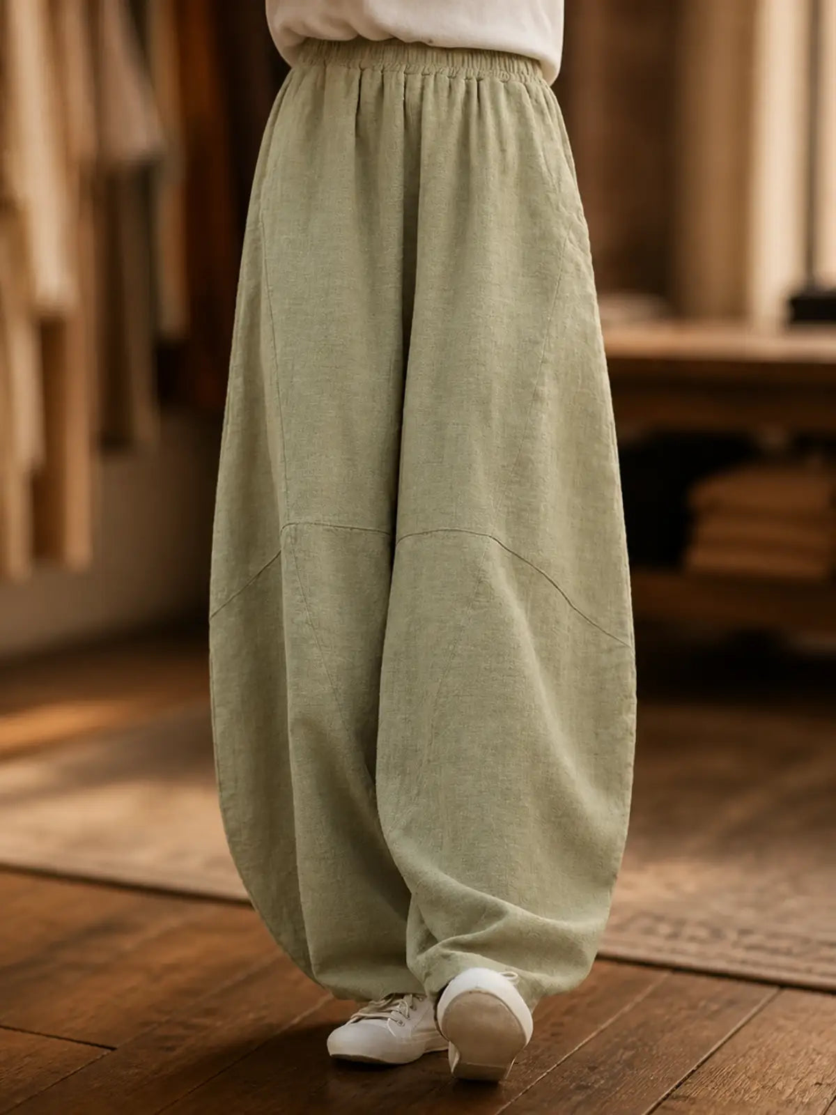 Balloon-Leg Cotton-Linen Pants with Elastic Waist - detail view