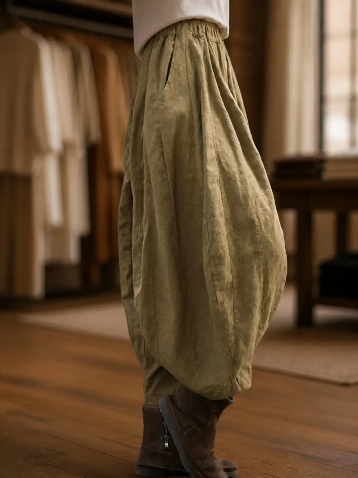 Balloon-Leg Pants in Linen-Look Textured Fabric - detail view