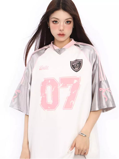 Silbernes Raglan-T-Shirt mit Kontrasteinsatz und V-Ausschnitt