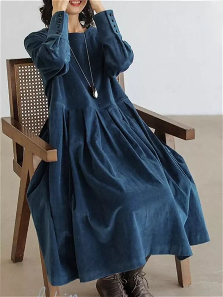 Retro-Kleid aus blauem, übergroßem Cord mit Raffungen und Taschen für den Herbst