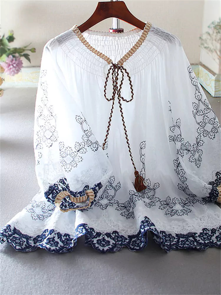 Boho-Leinenbluse mit übergroßen Laternenärmeln, Stickerei und Rüschen