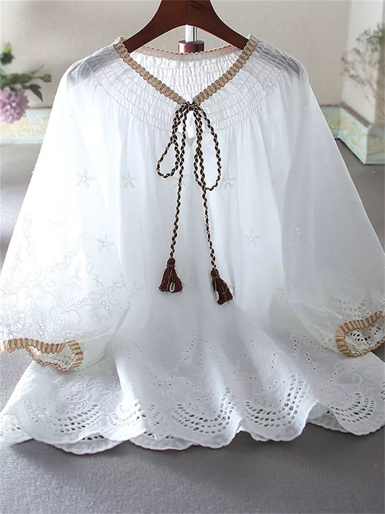 Boho-Leinenbluse mit übergroßen Laternenärmeln, Stickerei und Rüschen