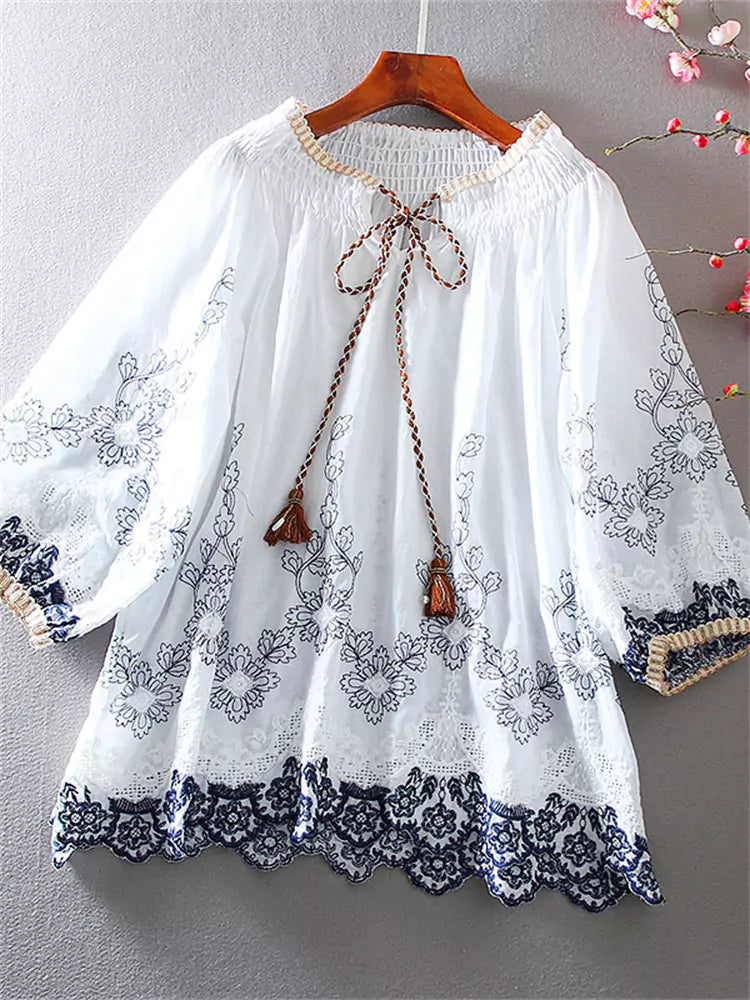 Boho-Leinenbluse mit übergroßen Laternenärmeln, Stickerei und Rüschen