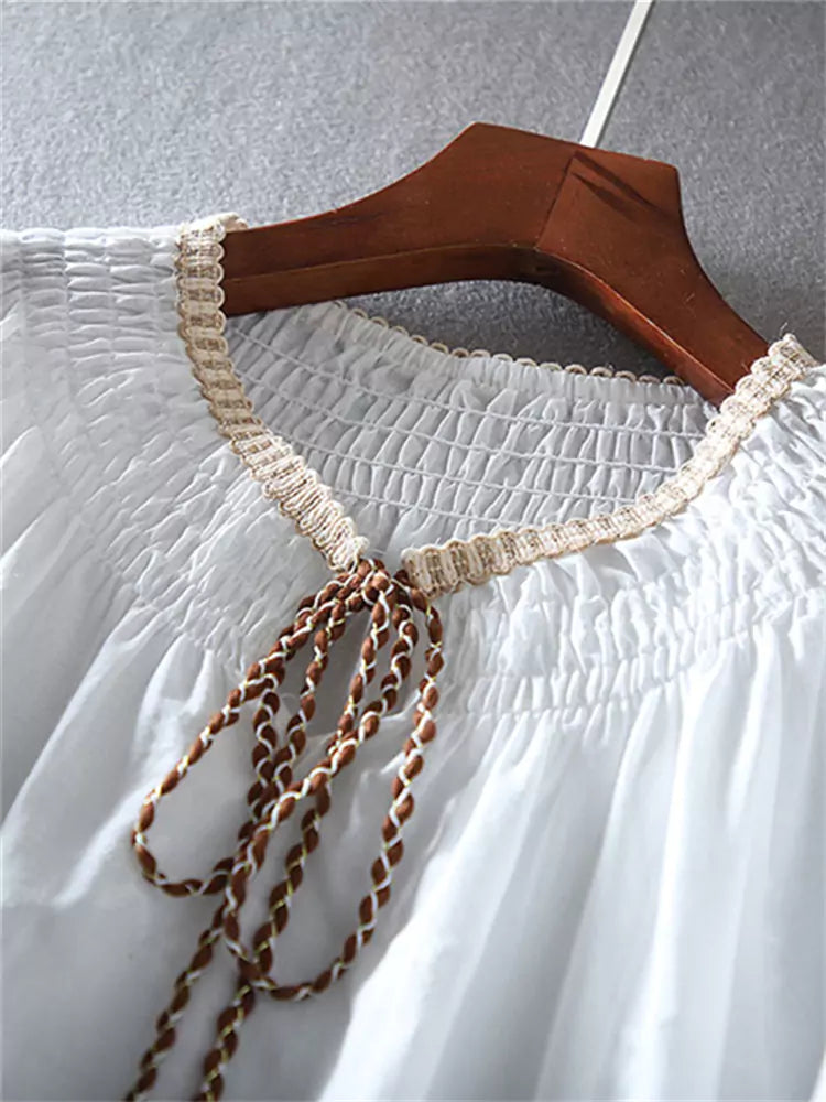 Boho-Leinenbluse mit übergroßen Laternenärmeln, Stickerei und Rüschen