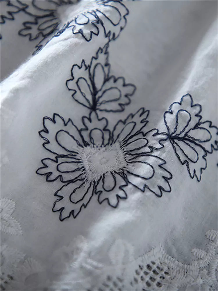 Boho-Leinenbluse mit übergroßen Laternenärmeln, Stickerei und Rüschen