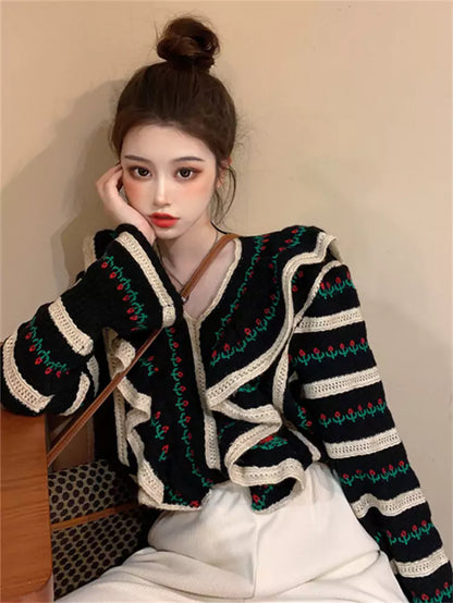 Suéter de punto bohemio con cuello en V y volantes a rayas