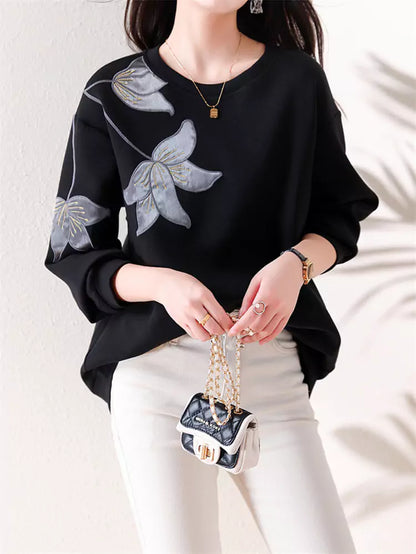 Top elegante de manga larga con patchwork floral negro
