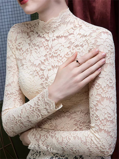 Elegantes, transparentes Spitzentop mit Stehkragen und Cut-out-Design