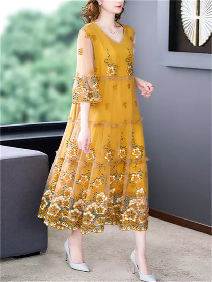 Vestido midi elegante de tul con bordado floral y cuello redondo