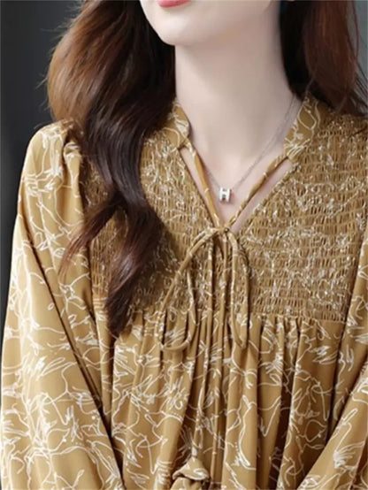 Elegantes Minikleid mit V-Ausschnitt, Blumenmuster und Bindeband vorne, langen Ärmeln