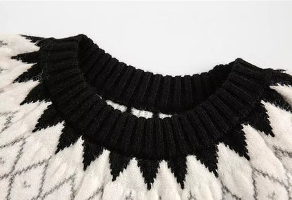 Grobstrickpullover mit warmem Retro-Muster