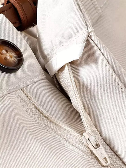 Klassischer Damen-Herbstanzug: Plissierter Midirock mit hohem Bund