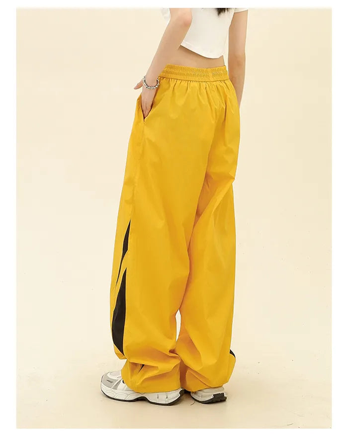 Lässige Jogginghose im lässigen Colorblock-Stil mit weitem Bein, perfekt für den amerikanischen Streetstyle.
