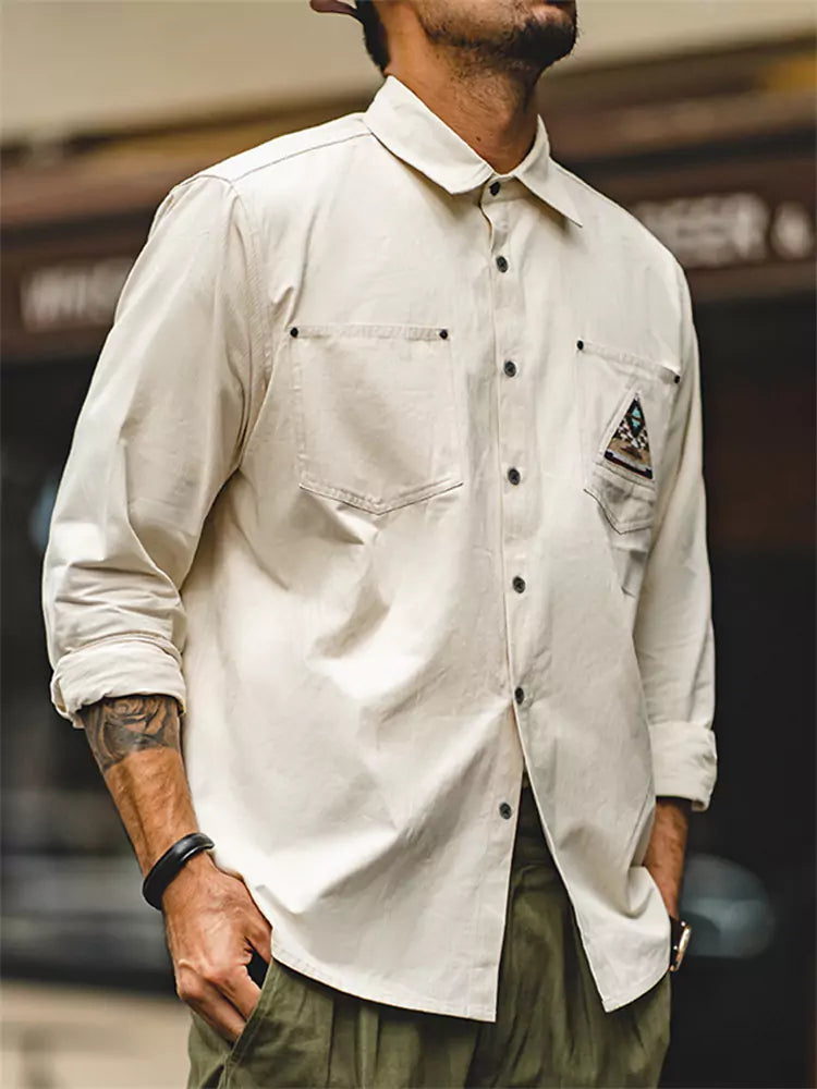 Camisa vintage de algodón blanco roto con patchwork de tótem nativo americano