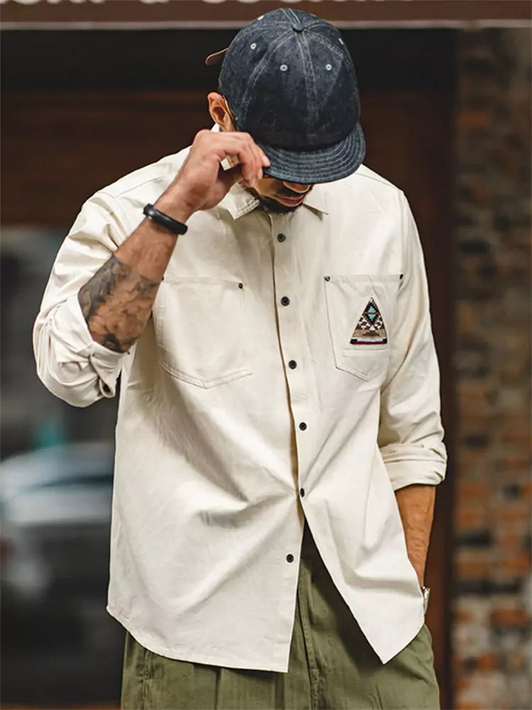 Camisa vintage de algodón blanco roto con patchwork de tótem nativo americano